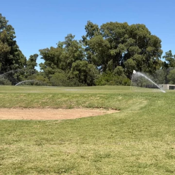Venta de lote con vista abierta al golf en Los Pinares Country Club, Exaltación de la Cruz