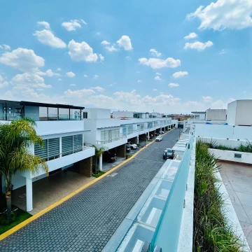 Amplia casa en ubicación estratégica en Metepec 