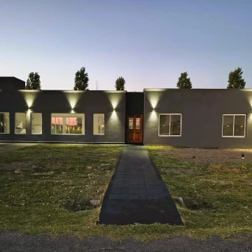 Casa a estrenar de 4 ambientes en venta en barrio cerrado los juncos lujan a56