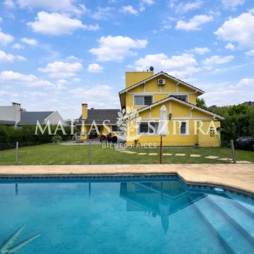 Venta de Casa 7 Ambientes en Boca Raton, Pilar