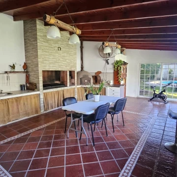 Venta Casa 5 ambientes Lomas de Zamora 