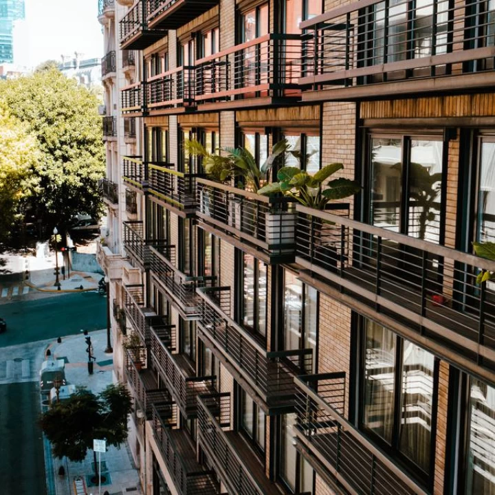 OPORTUNIDAD! RETASADA! Única oficina de 337 m2 con 5 cocheras - en Quartier Basavilbaso