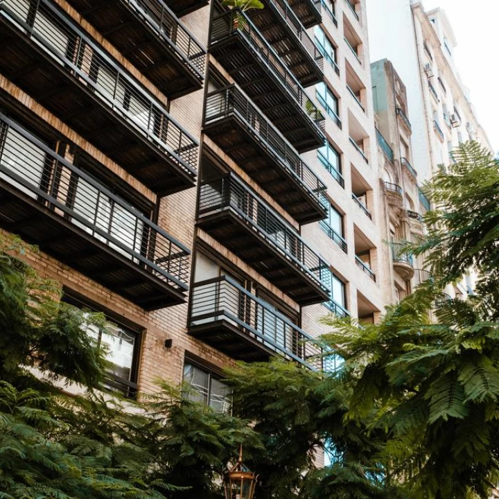 Única oficina de 176 m2 con 2 cocheras  - APTO CREDITO -  en Quartier Basavilbaso