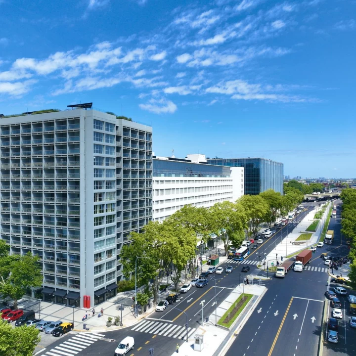 Excelente oportunidad, Loft equipado y amoblado con cochera en venta. Distrito Quartier. Retiro.