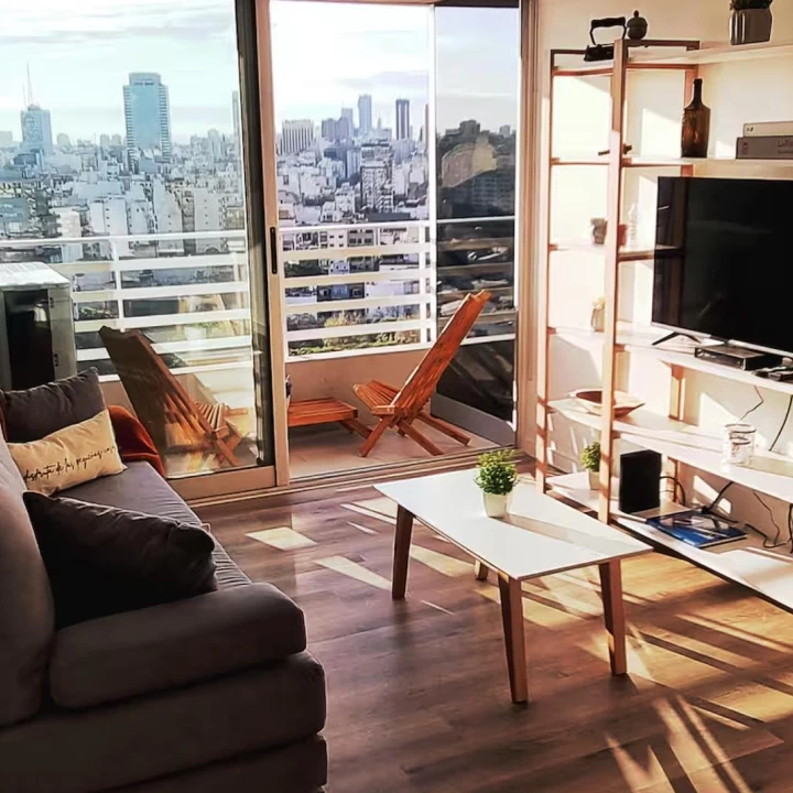 Departamento 2 ambientes con suite, balcón y cochera en piso alto – Quartier San Telmo