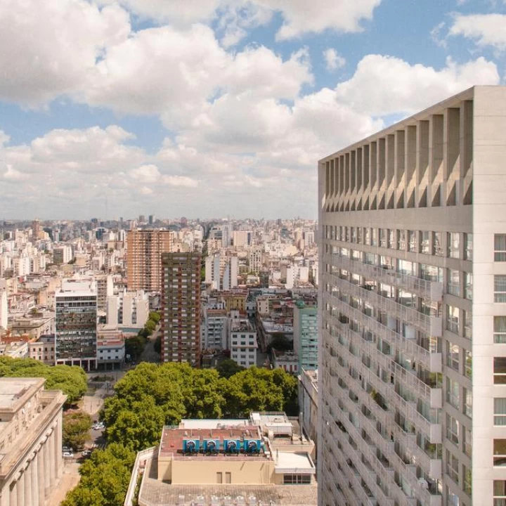 Departamento de 2 ambientes en piso alto, muy luminoso – Quartier Madero Urbano