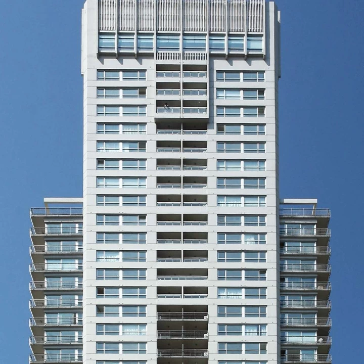 Departamento 2 ambientes en Quartier Boulevard con cochera y vista al río. Piso alto.