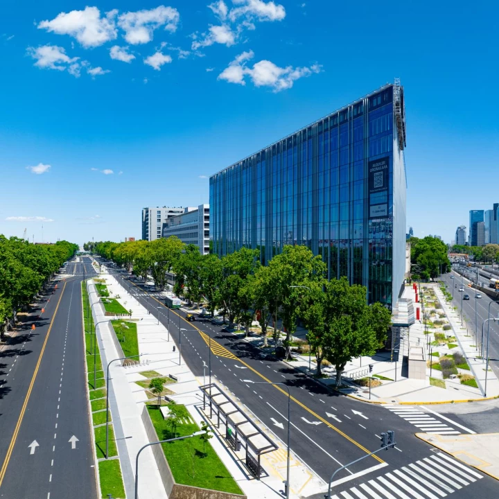 Oficina moderna en alquiler 600 m² - Distrito Quartier - Edificio Plaza
