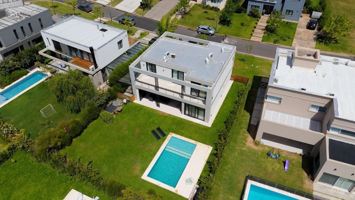 Casa en Ceibos, Puertos del Lago - Diseño Piscina y Full Equipamiento. - Principal