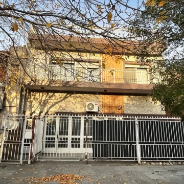 VENTA 421 m²  GALPÓN, LOGÍSTICA, DEPÓSITO Y TALLER TEXTIL OFICINAS Y VIVIENDA  PARQUE AVELLANEDA