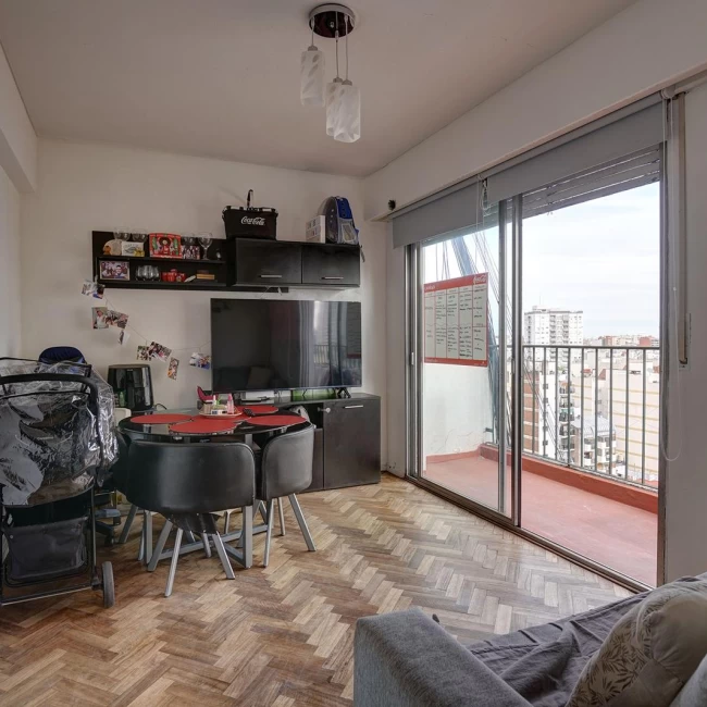 Venta de Departamento de 2 ambientes con balcón corrido
