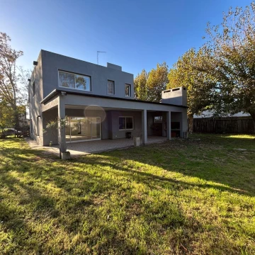 Casa en barrio san matias de 5 ambientes