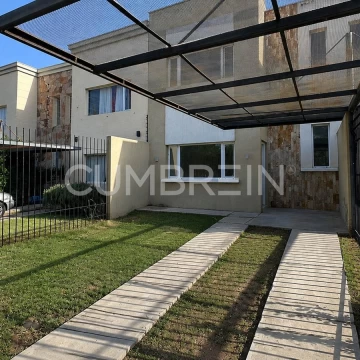 Dúplex en Venta sobre Av. Ortubia, San Rafael | Cochera y Patio | Cumbrein