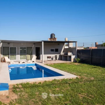 VENTA | PERMUTA - Casa tipo loft con piscina y parque  - Lomas de Alicia, Granadero Baigorria.