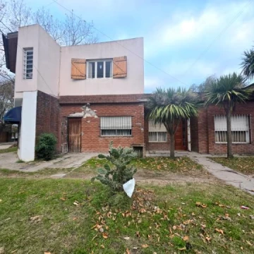 Venta casa 6 ambientes, Barrio Libertad