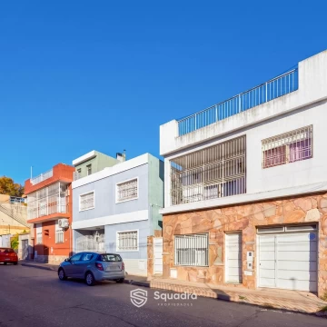 VENTA - Casa tres dormitorios, cochera, patio con pileta y quincho - Barrio Arroyito, Rosario.