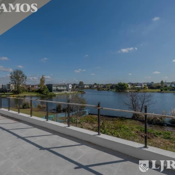 Casa en venta en Barrio Golf El Canton A la Laguna PG