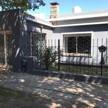 EXCELENTE CASA EN MERLO CON DPTO , IDEAL 2 FAMILIAS
