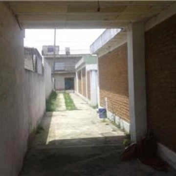 2 CASAS  INDEPENDIENTES CON COCHERA