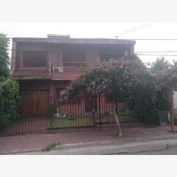 EXCELENTE CHALET EN LA MEJOR ZONA DE PADUA SUR EN TRES PLANT
