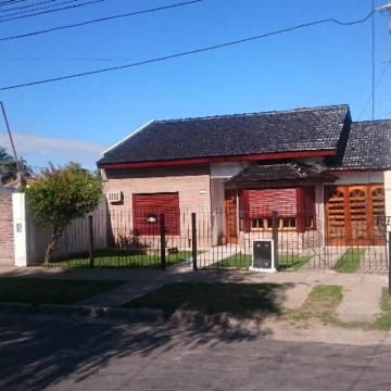 EXCELENTE  PROPIEDAD CERCANA A LA ESTACION DE PADUA