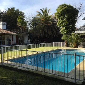 Las Lajas sobre doble terrero, pileta, gran jardín