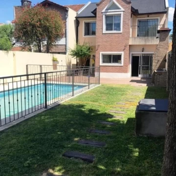 HERMOSO CHALET EN VILA ARIZA