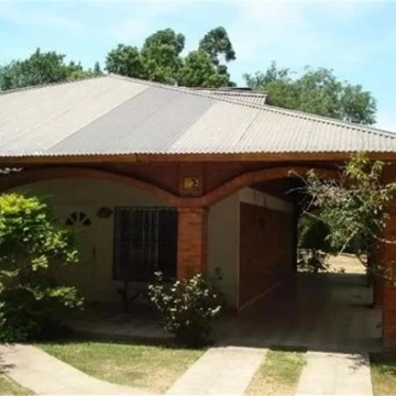 EXCELENTE PROPIEDAD CON GRAN PARQUE Y PILETA