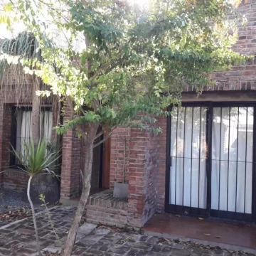 HERMOSA CASA DE 4  AMBIENTES, AMPLIO  PARQUE