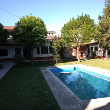 HERMOSA CASA EN PASO DEL REY 4 AMBIENTES