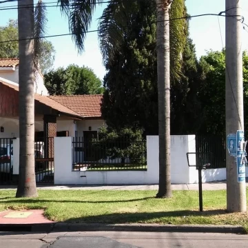 EXCELENTE PROPIEDAD EN CASTELAR NORTE