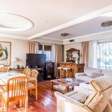 EXCELENTE CASA EN CASTELAR SUR 5 AMBIENTES