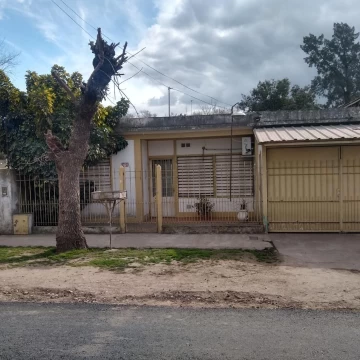 OPORTUNIDAD ! CASA DE 3 AMBIENTES EN MORENO