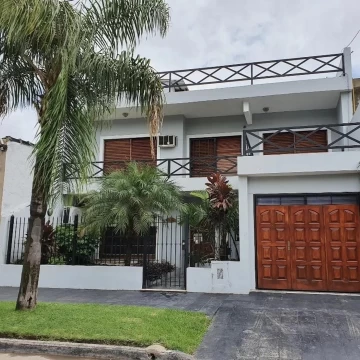EXCELENTE PROPIEDAD EN VILLA LUZURIAGA