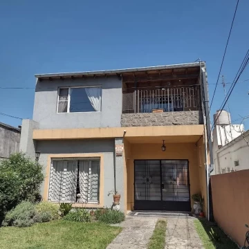 EXCELENTE PROPIEDAD EN MORON CERCANA LA ESTACION
