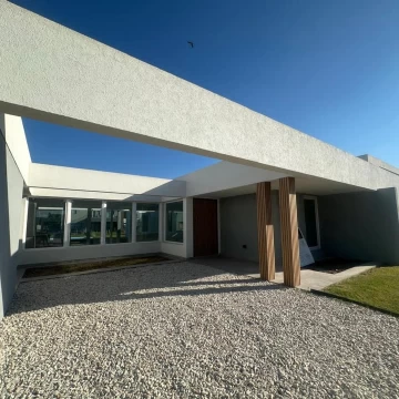 PROPIEDAD A ESTRENAR EN PRADOS DEL OESTE