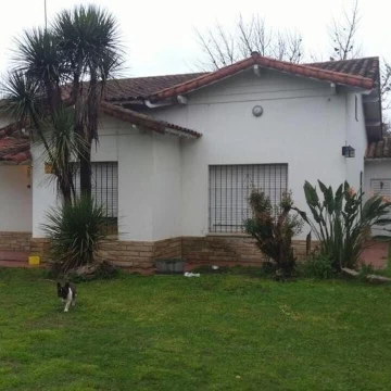 EXCELENTE PROPIEDAD EN MORENO CALLE ITUZAINGO