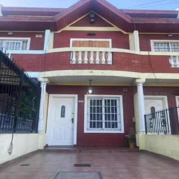 EXCELENTE TRIPLEX 4 AMBIENTES ,VILLA LUZURIAGA