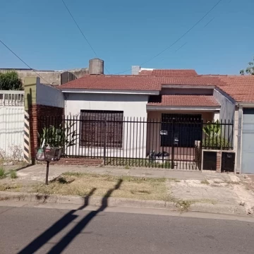 HERMOSA PROPIEDAD EN RAMOS MEJIA 3 AMBIENTES