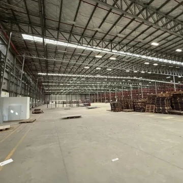 Nave Industrial en Alquiler de 11.000 m2 cubiertos - Escobar Garin