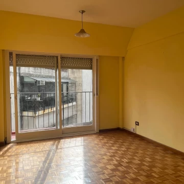 3 ambientes en piso alto y luminoso