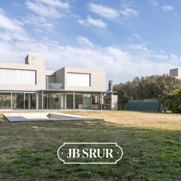 Casa en venta de 3 dormitorios en Country La Santina