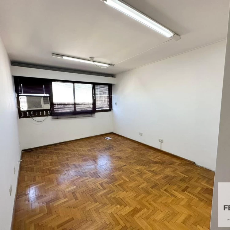 En alquiler Excelente Oficina en el edificio Sirio-Libanes. Centro