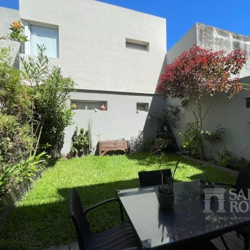 Venta   condominio de duplex en Olivos 4 ambientes - cochera cubierta -