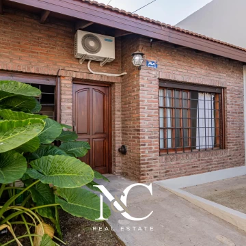 Casa en venta 6 ambientes Los Hornos