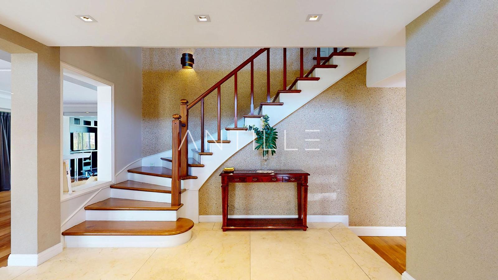 ESCALERA 1 CASA EN ABRIL CLUB DE CAMPO, HUDSON