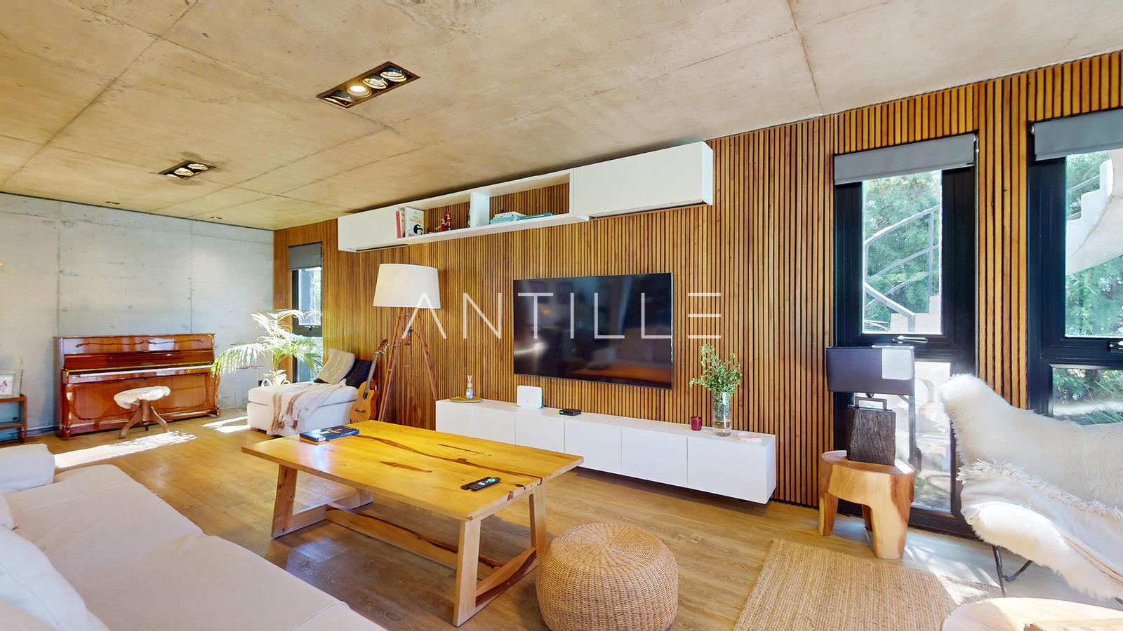 LIVING 6 CASA EN GREENVILLE POLO 