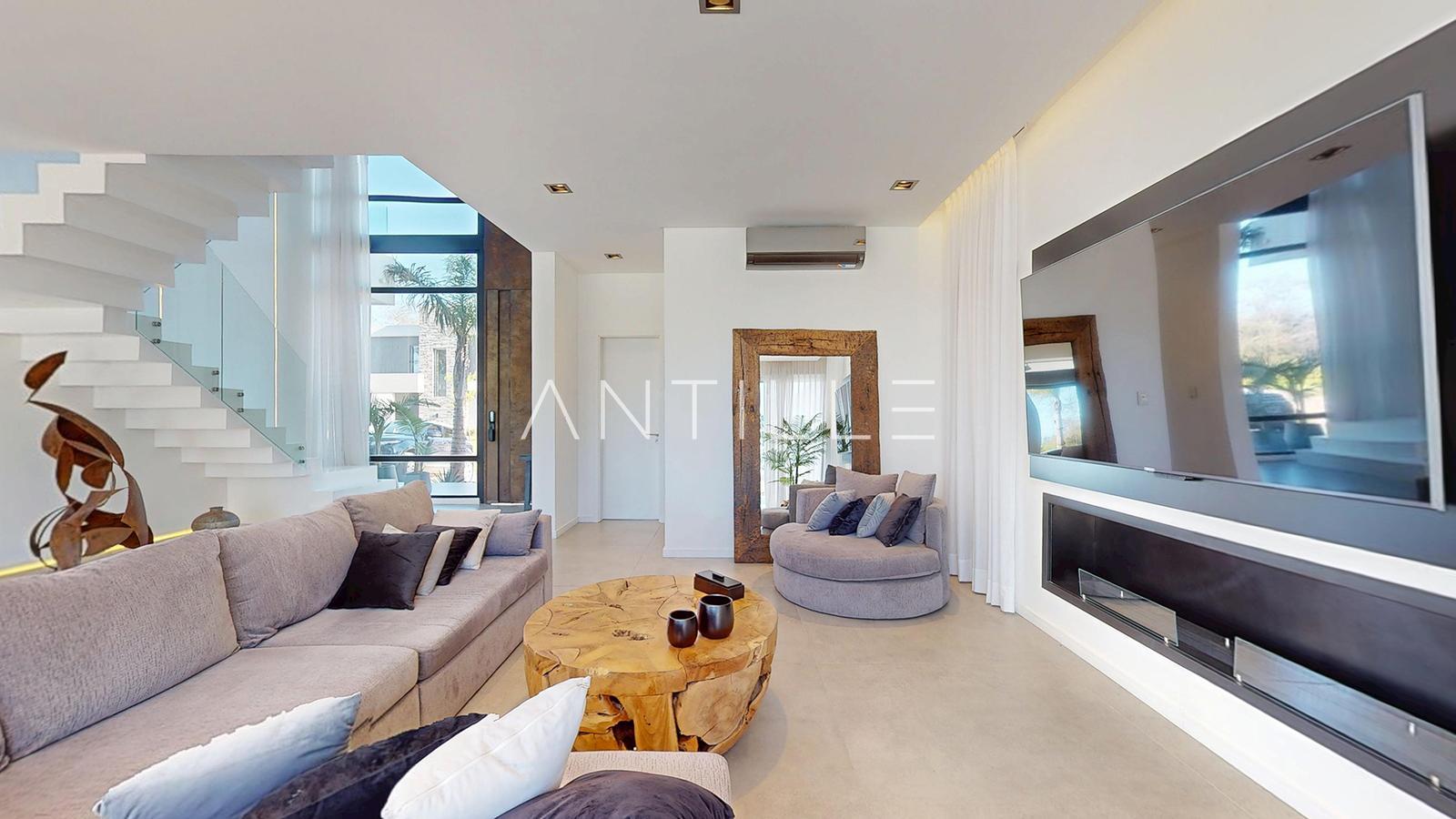 LIVING 2 CASA EN GREENVILLE POLO 