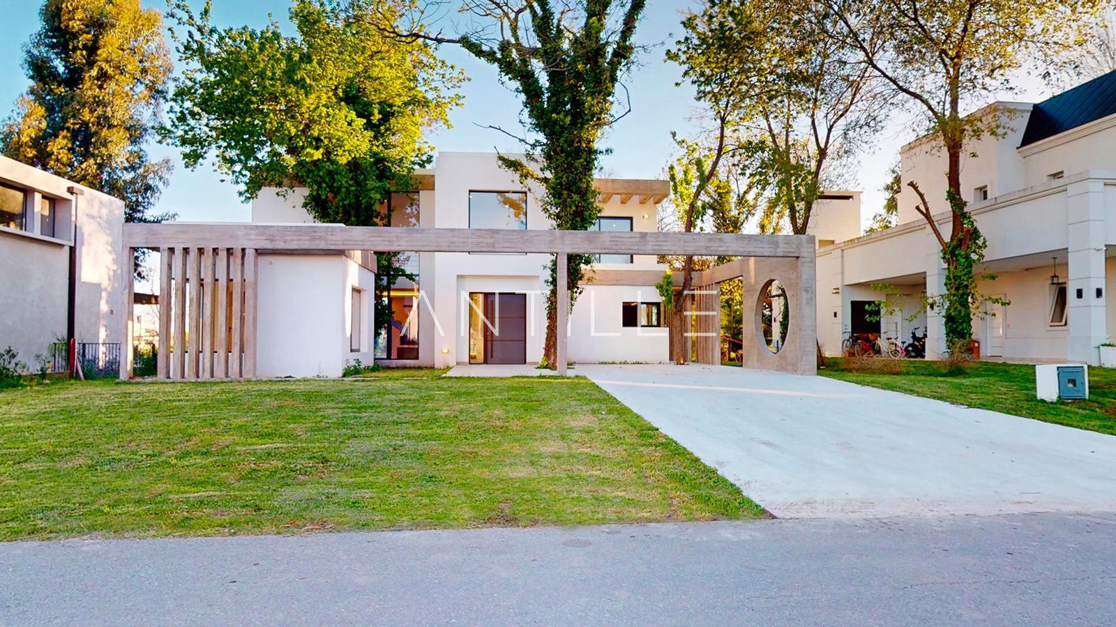 FACHADA 2 CASA EN GREENVILLE POLO 