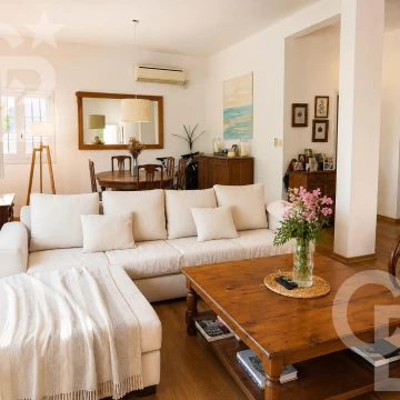 Casa Bajo de San Isidro | Venta | 4 Dormitorios | Jardín y Pileta